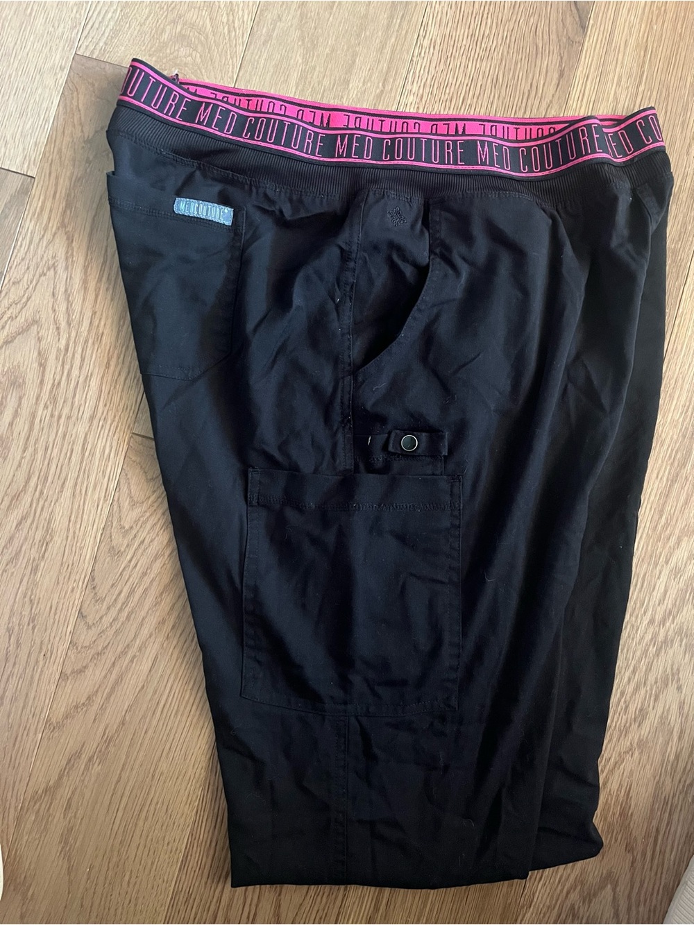 Med Couture Women’s Tall Large Black Scrub Pants with Pink Logo Waistband - Picture 3 of 3